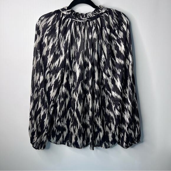 H&M, black and off-white Large tie V-neck blouse - Picture 2 of 11